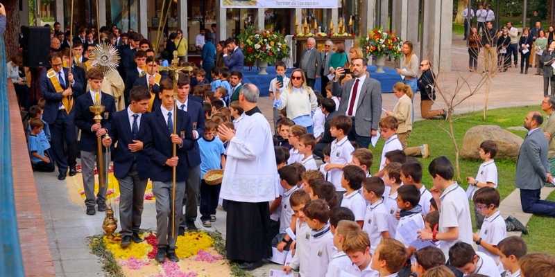 Tabancura en Acción Bachillerato, la alegría de servir Corpus Christi: una procesión que reúne a toda la comunidad